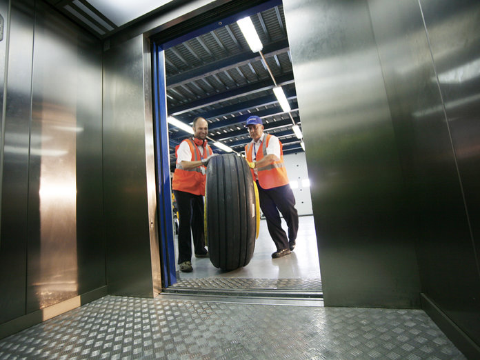 Orona goods lifts for AirEuropa