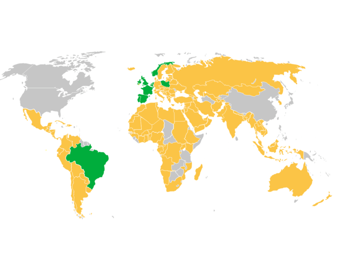 Mapa del mundo verde y amarillo