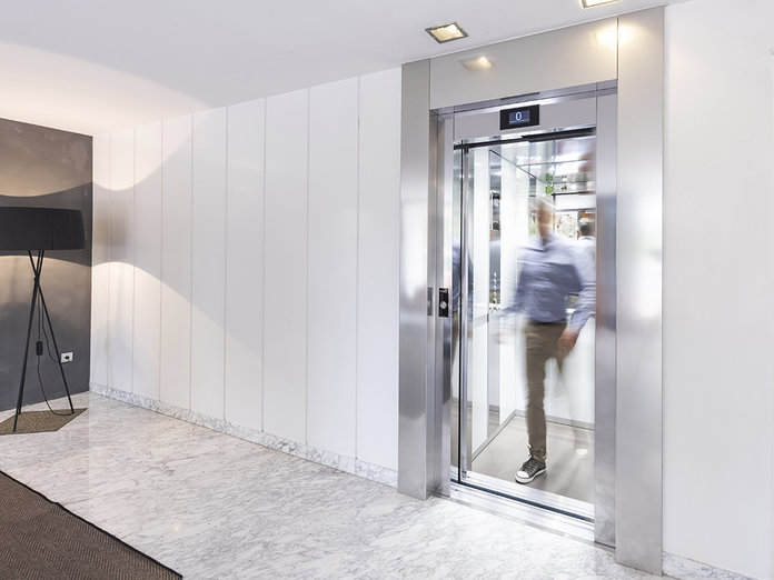 Pedralbes sustitución ascensor Cataluña